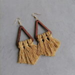 Boucles d Oreilles Macrame Triangulaire beige