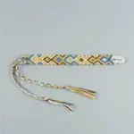 Bracelet bresilien en macrame jaune devant