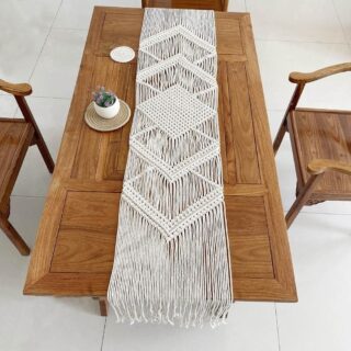Chemin de table macrame beige